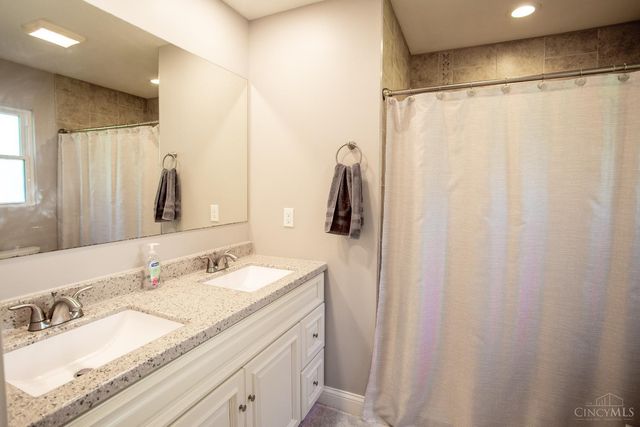 13 Mt Holly Lane, Batavia Twp, OH 45102