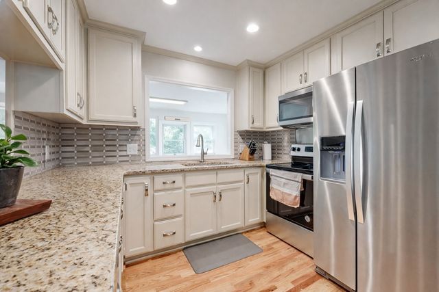 6705 Fleetwood Dr, Nashville, TN 37205