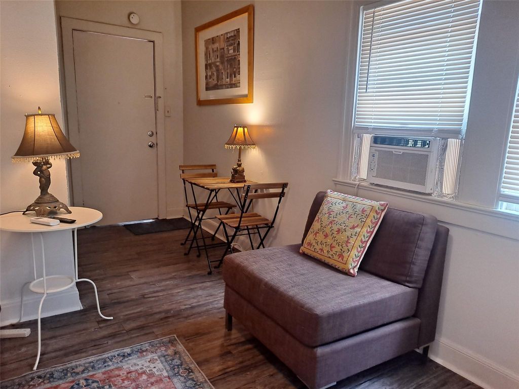 1906 San Gabriel ST 9, Austin, TX 78705