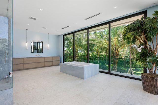 1260 S Ocean Boulevard, Manalapan, FL 33462