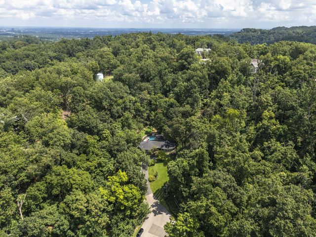 5856 Beauregard Dr, Nashville, TN 37215