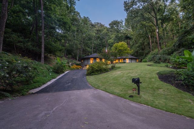 5856 Beauregard Dr, Nashville, TN 37215