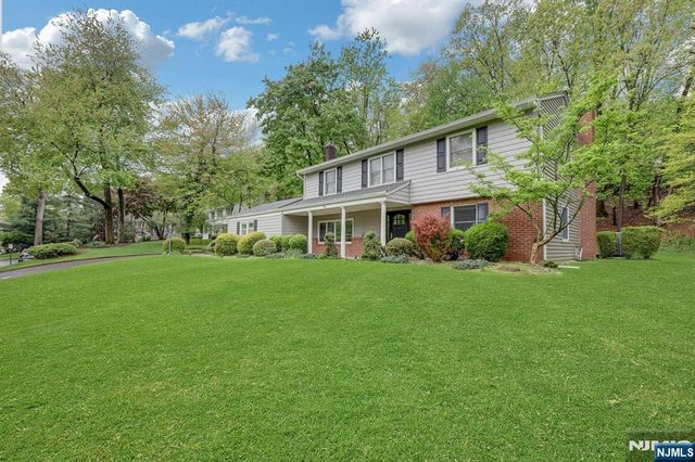 787 Winding Way, River Vale, NJ 07675