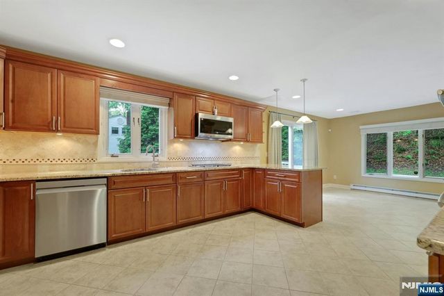 787 Winding Way, River Vale, NJ 07675