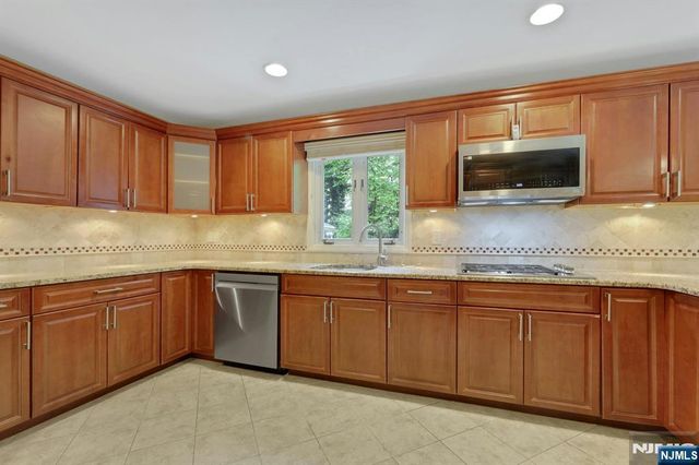 787 Winding Way, River Vale, NJ 07675