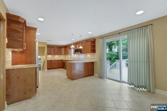 787 Winding Way, River Vale, NJ 07675