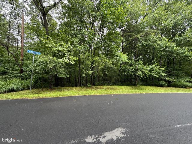 2704 CHARITON ST, Oakton, VA 22124