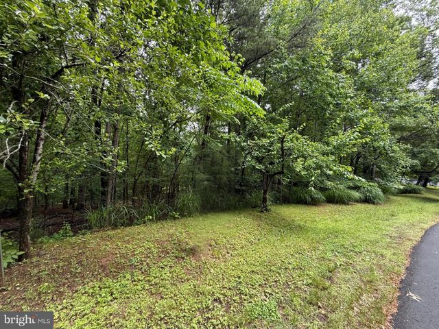 2704 CHARITON ST, Oakton, VA 22124