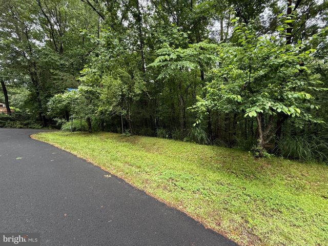 2704 CHARITON ST, Oakton, VA 22124