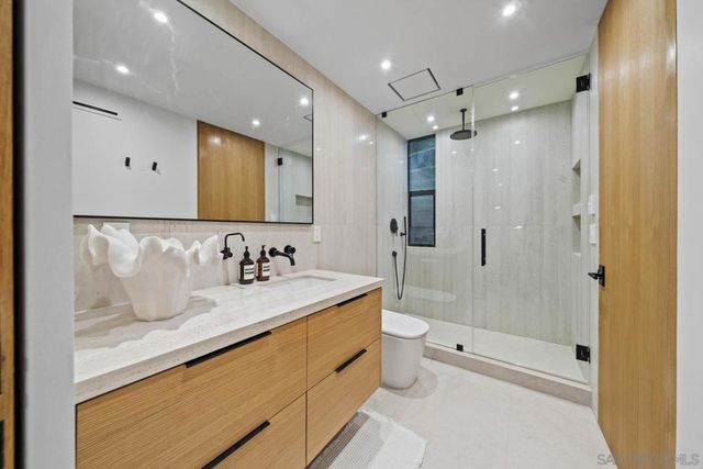 7376 Fay Ave, La Jolla, CA 92037
