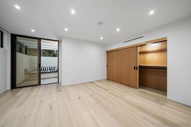 7376 Fay Ave, La Jolla, CA 92037