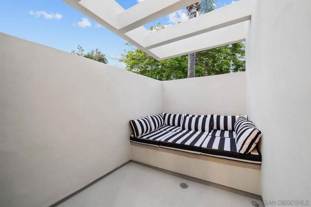 7376 Fay Ave, La Jolla, CA 92037