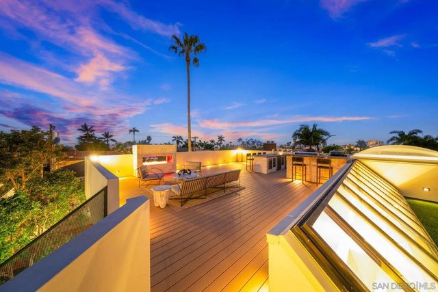 7376 Fay Ave, La Jolla, CA 92037