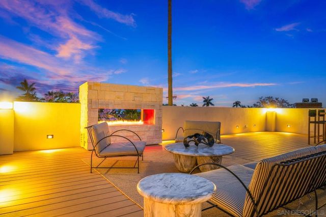 7376 Fay Ave, La Jolla, CA 92037