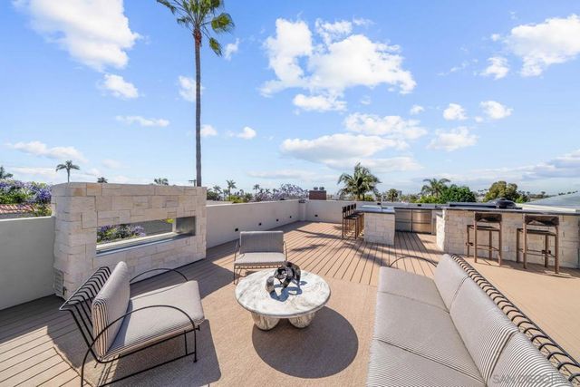 7376 Fay Ave, La Jolla, CA 92037