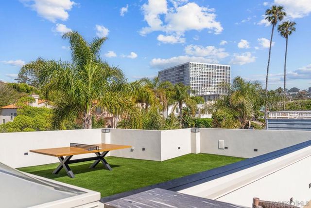 7376 Fay Ave, La Jolla, CA 92037