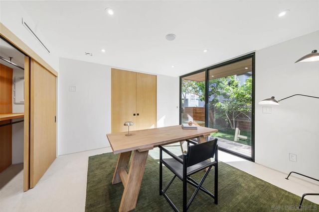 7376 Fay Ave, La Jolla, CA 92037