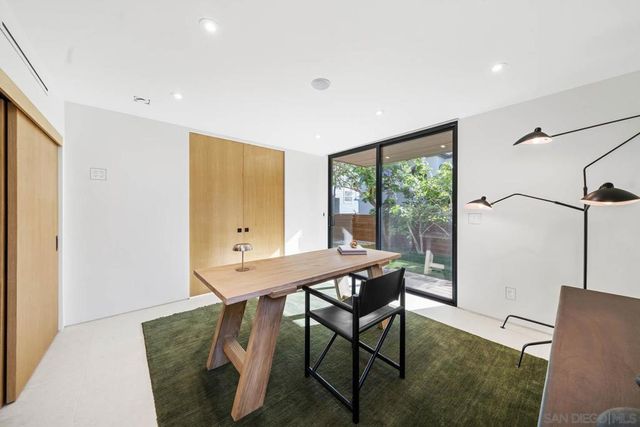 7376 Fay Ave, La Jolla, CA 92037