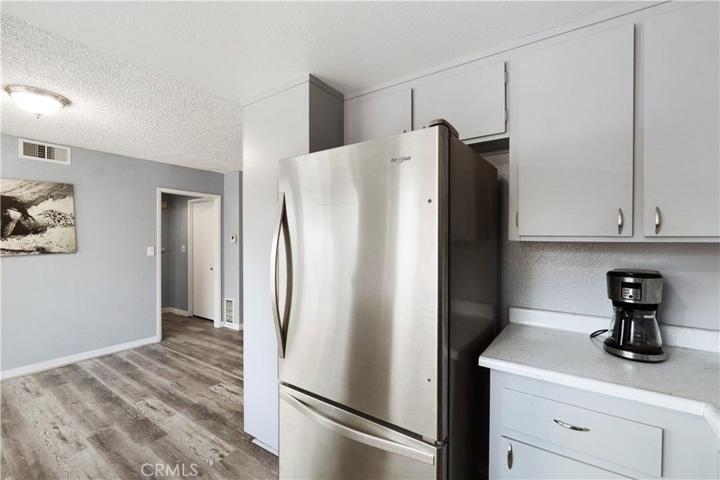 Image 10 of property listing at 303 W Linda Vista Avenue 19, Alhambra, CA 91801