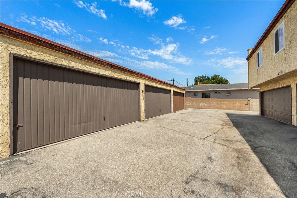 Image 19 of property listing at 303 W Linda Vista Avenue 19, Alhambra, CA 91801