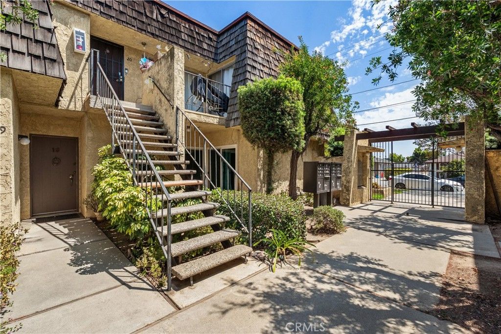 Image 3 of property listing at 303 W Linda Vista Avenue 19, Alhambra, CA 91801