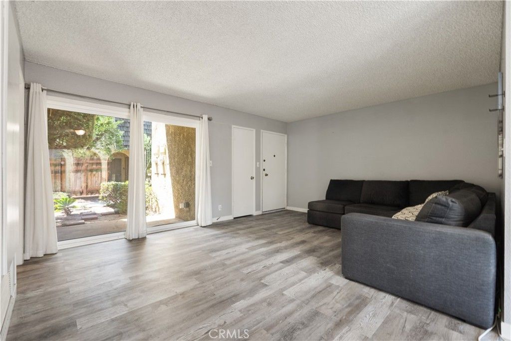 Image 5 of property listing at 303 W Linda Vista Avenue 19, Alhambra, CA 91801