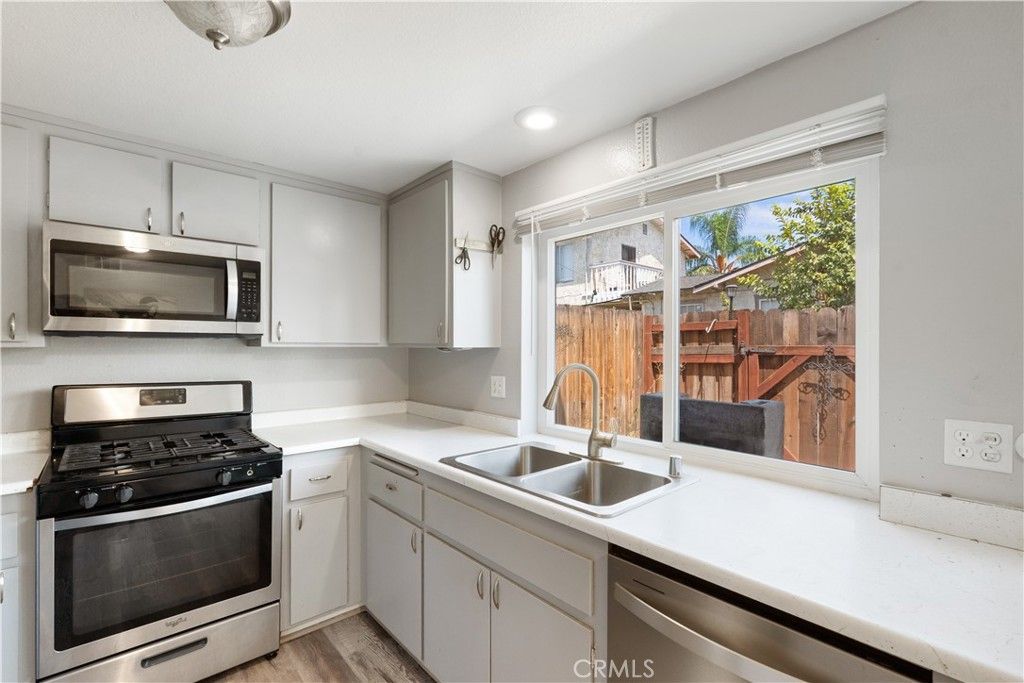 Image 8 of property listing at 303 W Linda Vista Avenue 19, Alhambra, CA 91801