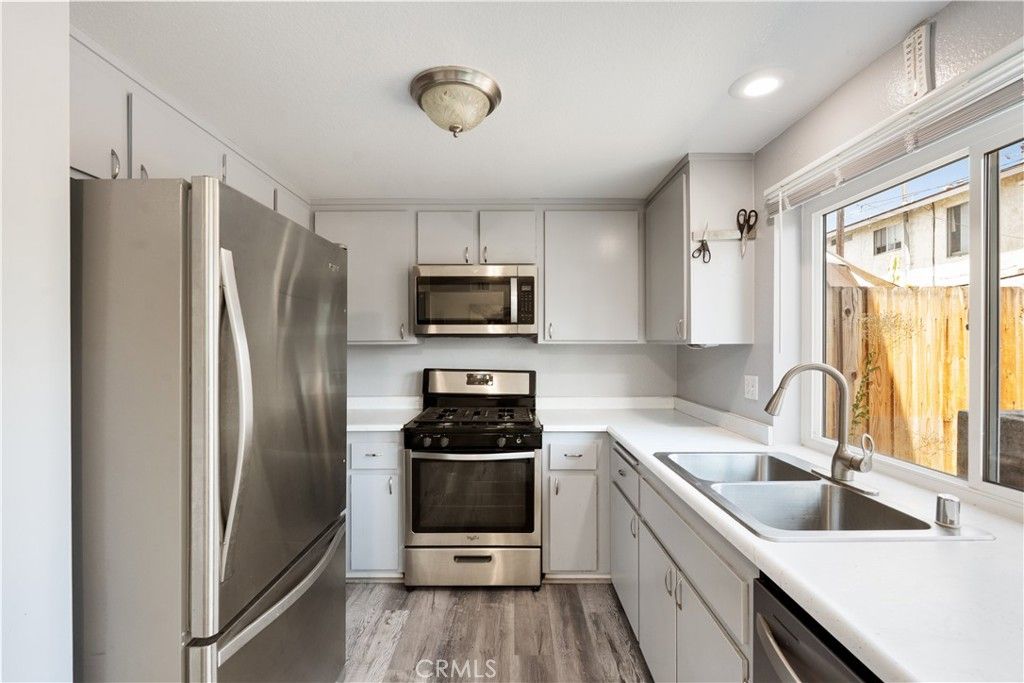 Image 9 of property listing at 303 W Linda Vista Avenue 19, Alhambra, CA 91801