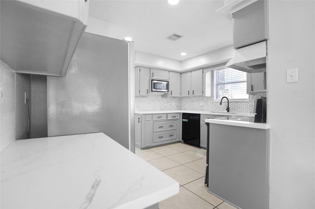 5515 Enchanted Timbers Drive, Humble, TX 77346