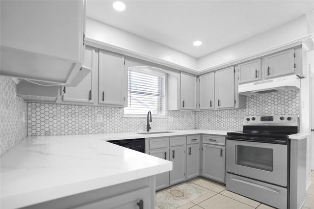 5515 Enchanted Timbers Drive, Humble, TX 77346