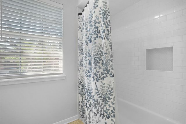 5515 Enchanted Timbers Drive, Humble, TX 77346