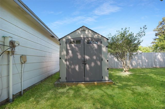 5515 Enchanted Timbers Drive, Humble, TX 77346