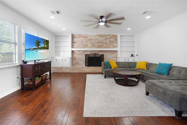 5515 Enchanted Timbers Drive, Humble, TX 77346