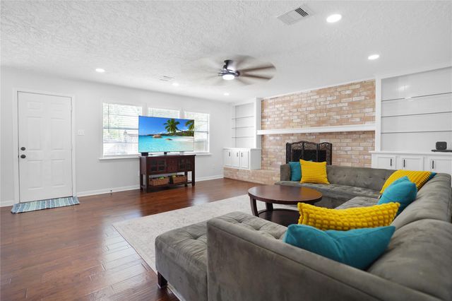 5515 Enchanted Timbers Drive, Humble, TX 77346