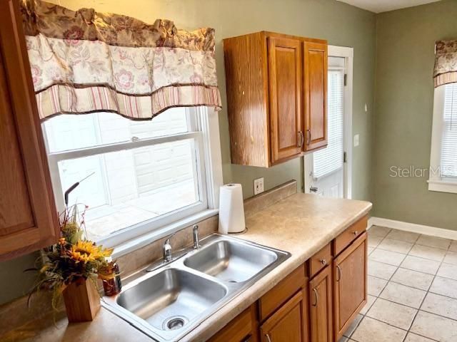 129 W UNIVERSITY AVENUE, Orange City, FL 32763