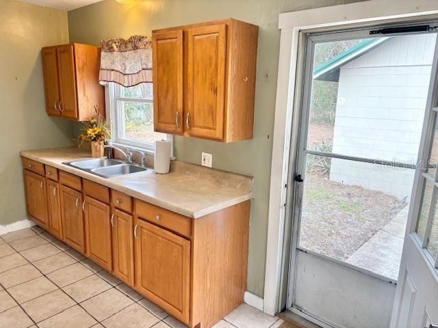 129 W UNIVERSITY AVENUE, Orange City, FL 32763