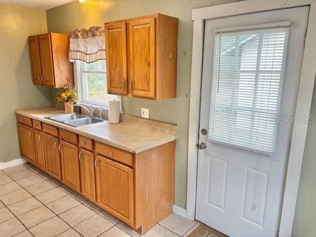 129 W UNIVERSITY AVENUE, Orange City, FL 32763