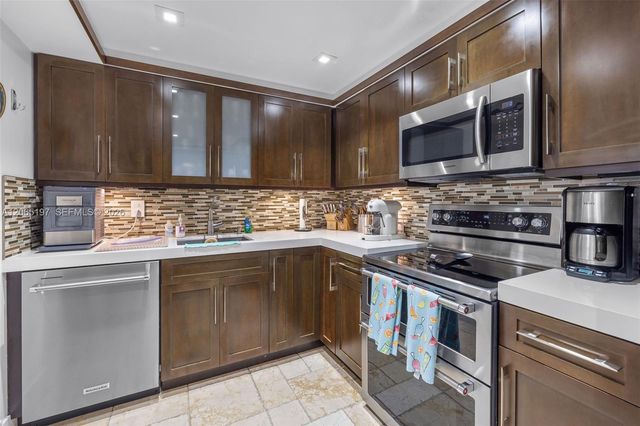 2625 Collins Avenue 402, Miami Beach, FL 33140