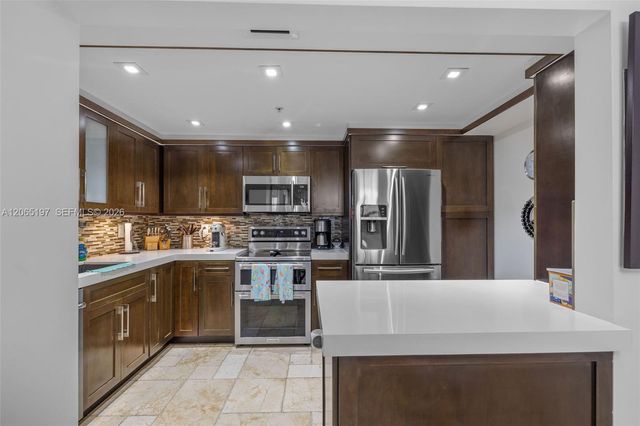 2625 Collins Avenue 402, Miami Beach, FL 33140