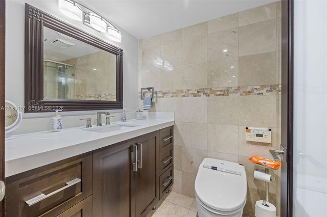 2625 Collins Avenue 402, Miami Beach, FL 33140