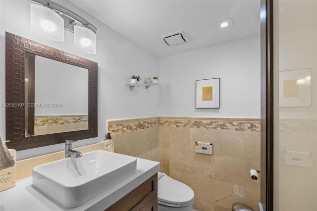 2625 Collins Avenue 402, Miami Beach, FL 33140