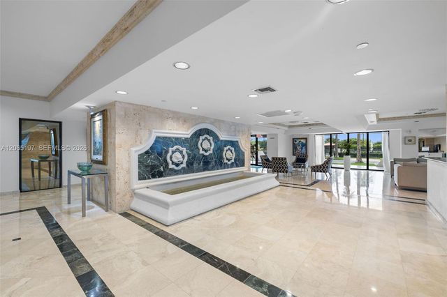 2625 Collins Avenue 402, Miami Beach, FL 33140