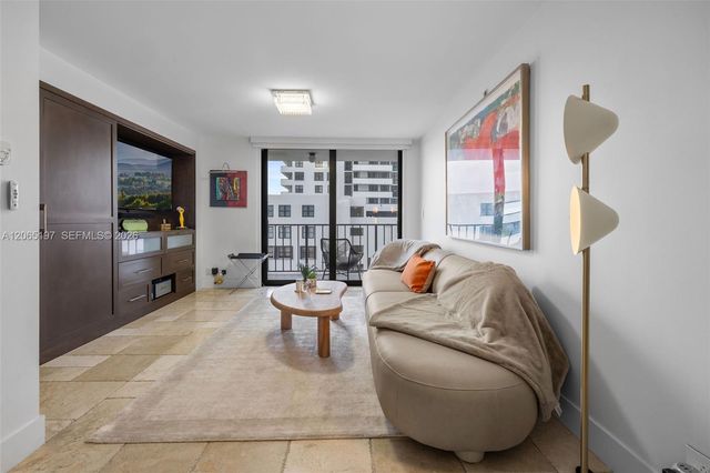 2625 Collins Avenue 402, Miami Beach, FL 33140