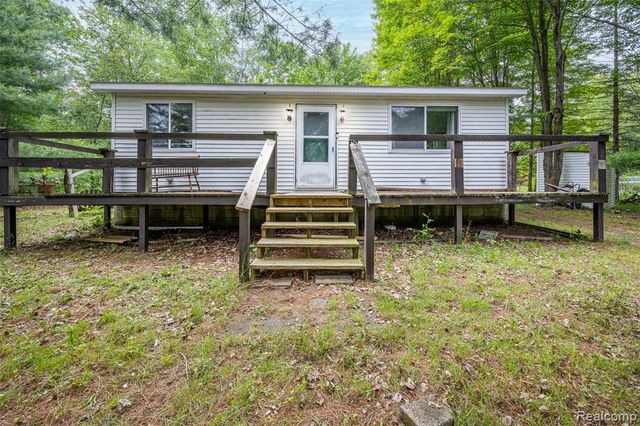 945 N Hockaday Road, Gladwin, MI 48624