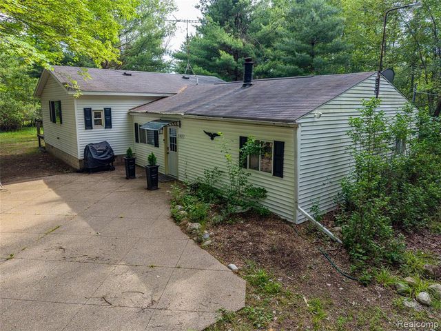 945 N Hockaday Road, Gladwin, MI 48624
