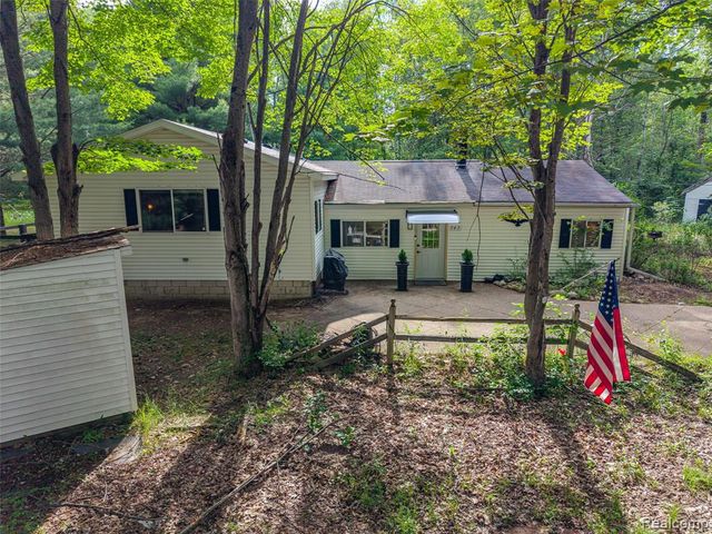 945 N Hockaday Road, Gladwin, MI 48624
