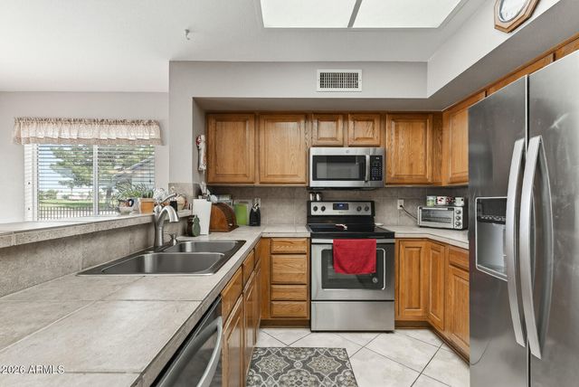 20419 N MEADOWOOD Drive, Sun City West, AZ 85375