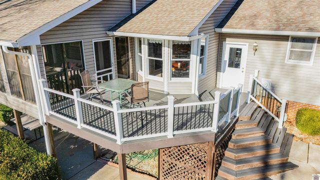 9 W Cobblestone Court, Kuttawa, KY 42055