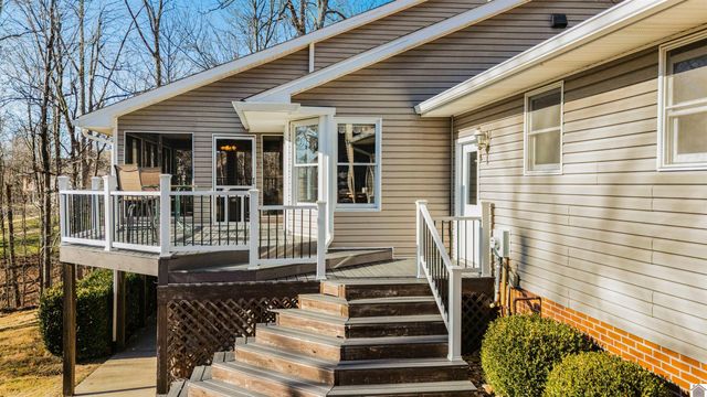 9 W Cobblestone Court, Kuttawa, KY 42055