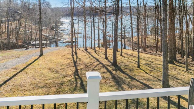 9 W Cobblestone Court, Kuttawa, KY 42055